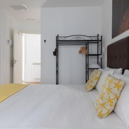Hostal Puente De Hierro โลโกรโญ ภายนอก รูปภาพ