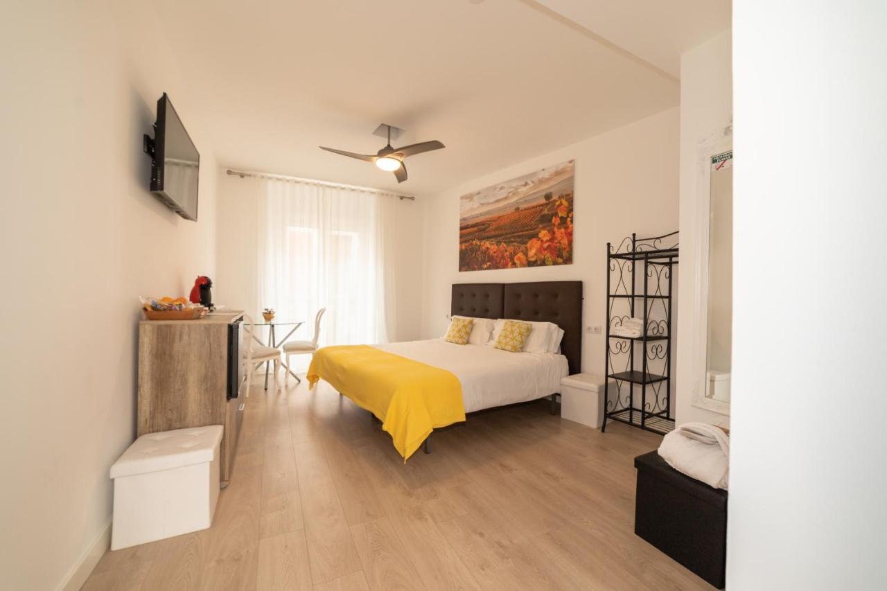 Hostal Puente De Hierro โลโกรโญ ภายนอก รูปภาพ