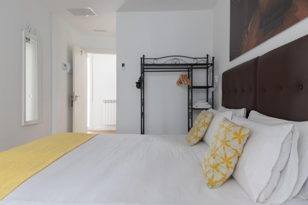 Hostal Puente De Hierro โลโกรโญ ภายนอก รูปภาพ