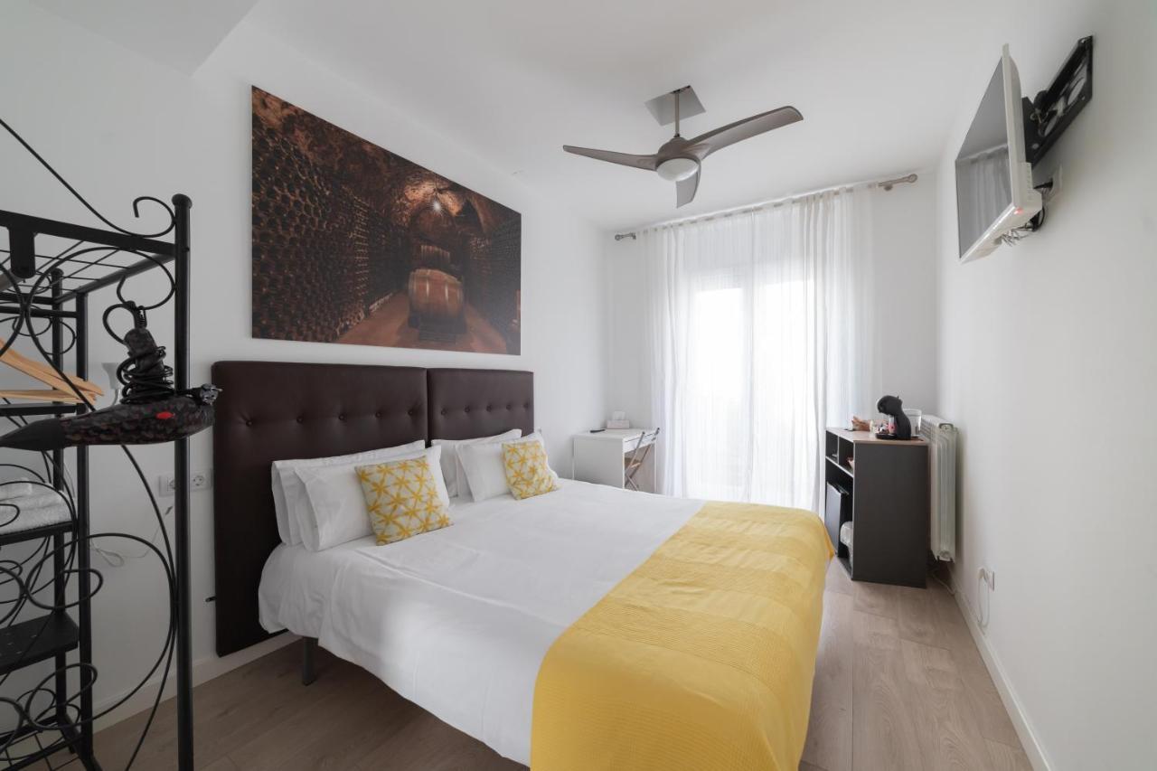 Hostal Puente De Hierro โลโกรโญ ภายนอก รูปภาพ